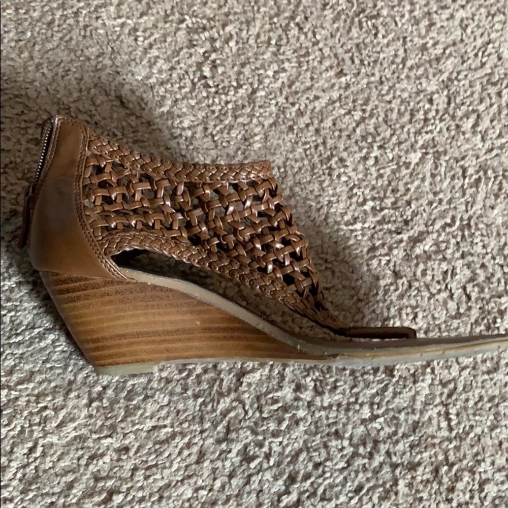 BCBG sandals. BRAND NEW! - Picture 3 of 3